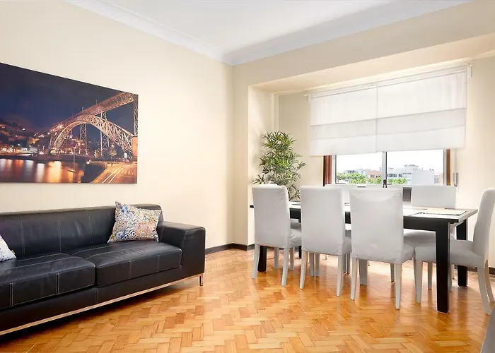 Big Families & Groups Bonjardim Views 5 Bedrooms 3 Bathrooms