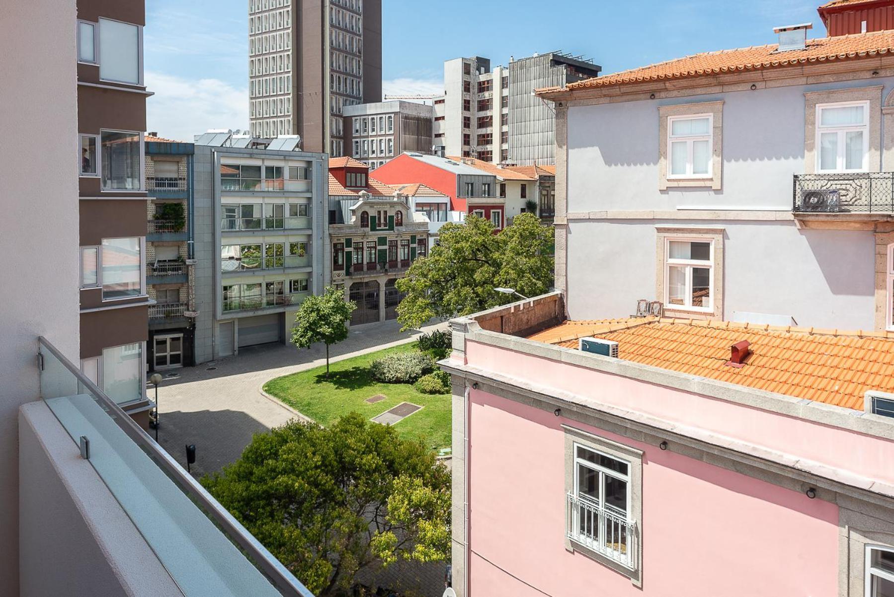 Big Families & Groups Bonjardim Views 5 Bedrooms 3 Bathrooms Apartment *